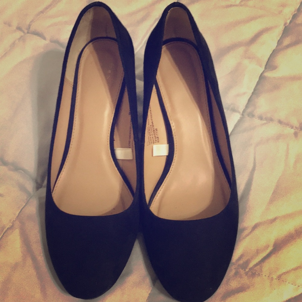 Black wedges